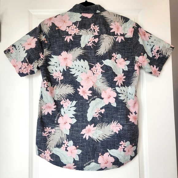 Hawk's Bay Floral Vacation Button up - Picture 2 of 7